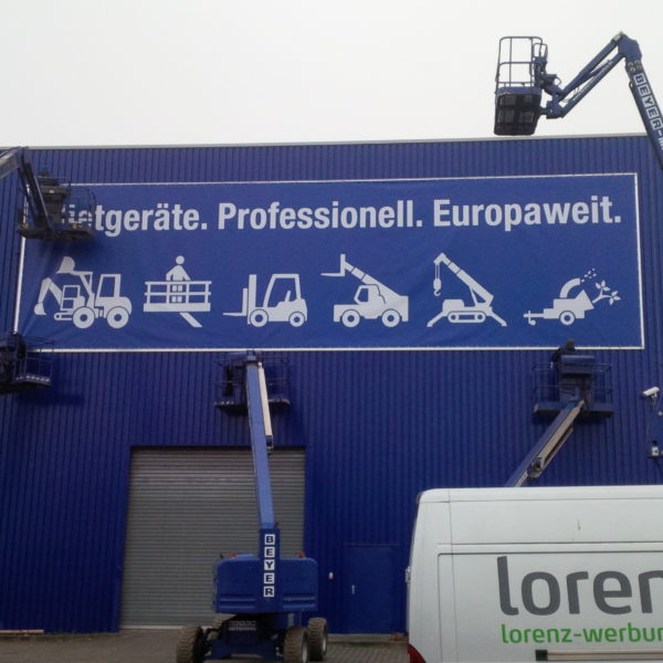 Fassadenbanner mit Rahmenkonstruktion für Beyer in Mainz-Kastel